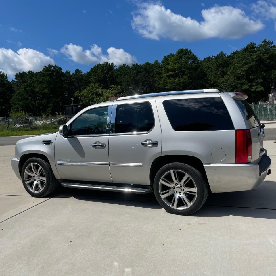 Cadillac Escalade AWD 4dr Luxury 2010