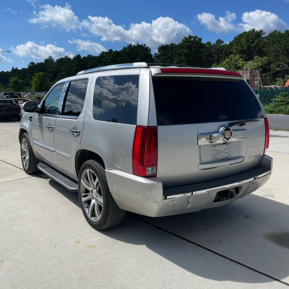 Cadillac Escalade AWD 4dr Luxury 2010