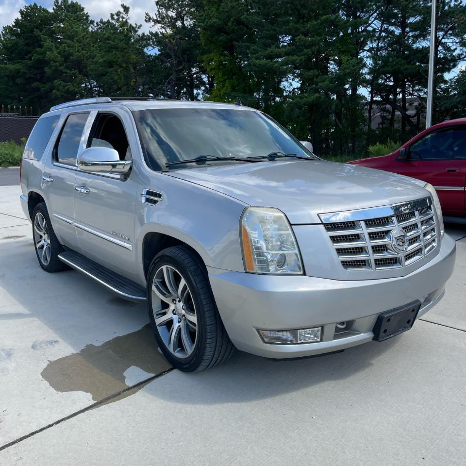 Cadillac Escalade AWD 4dr Luxury 2010