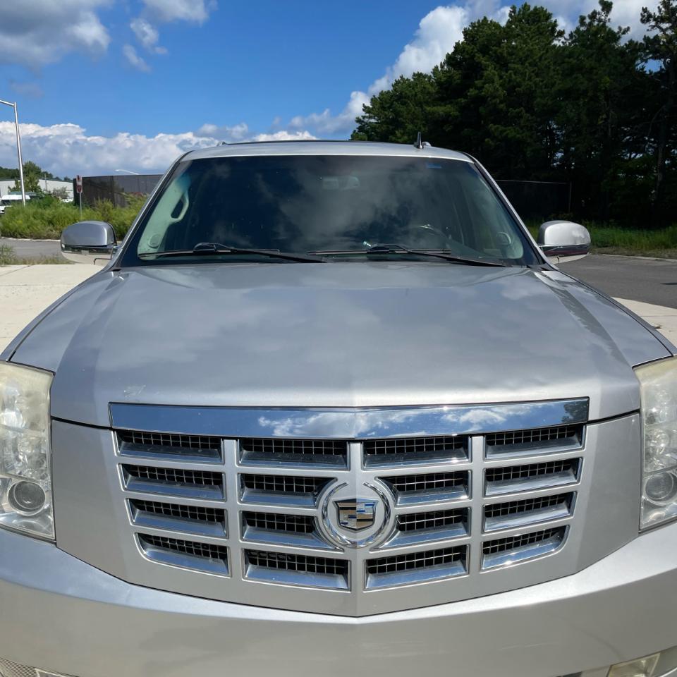Cadillac Escalade AWD 4dr Luxury 2010