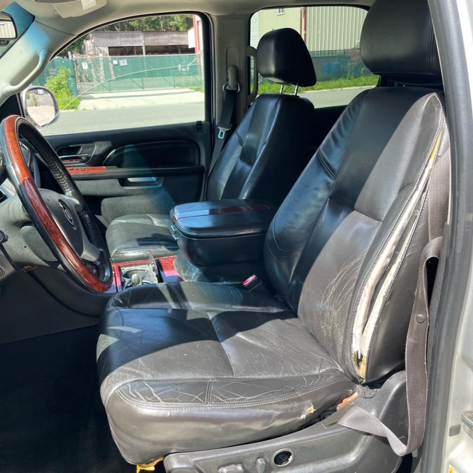 Cadillac Escalade AWD 4dr Luxury 2010