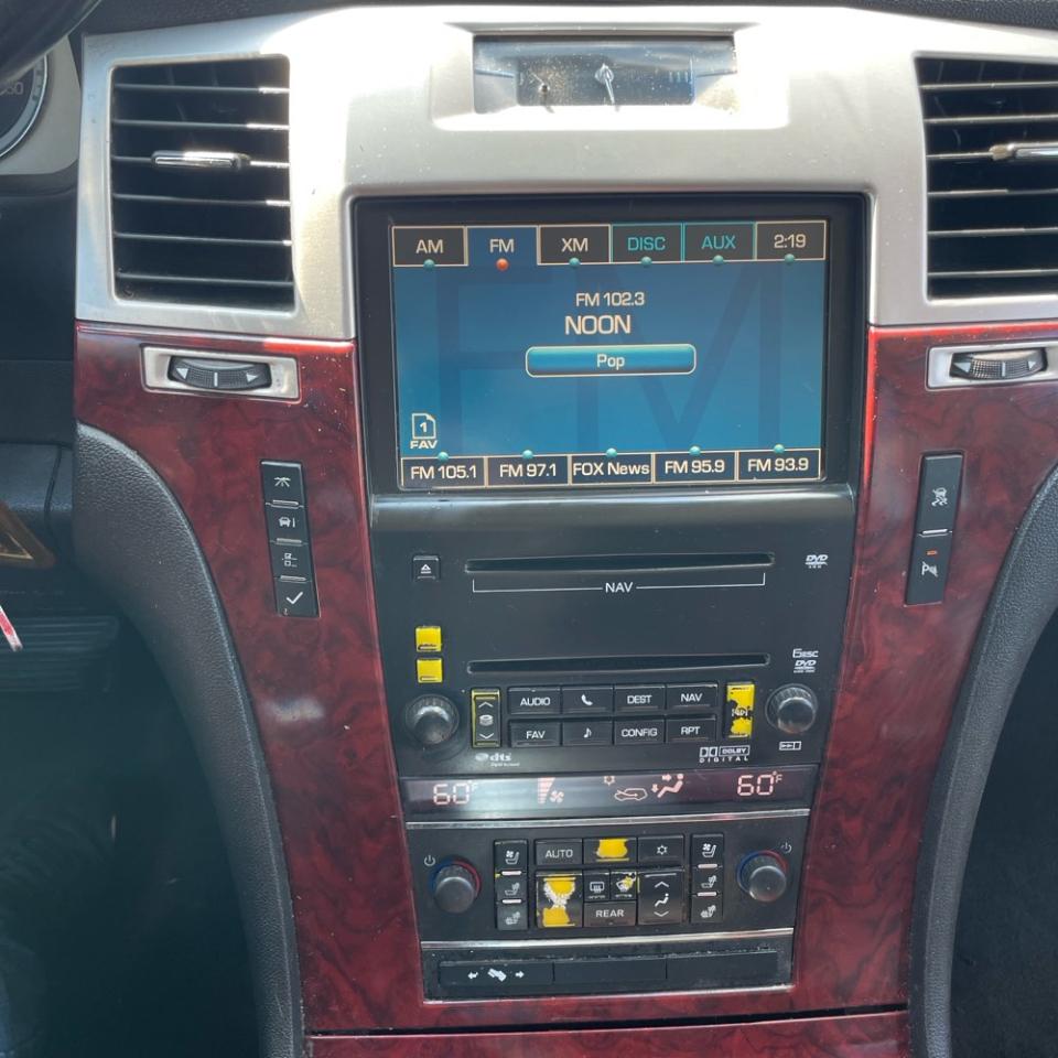 Cadillac Escalade AWD 4dr Luxury 2010