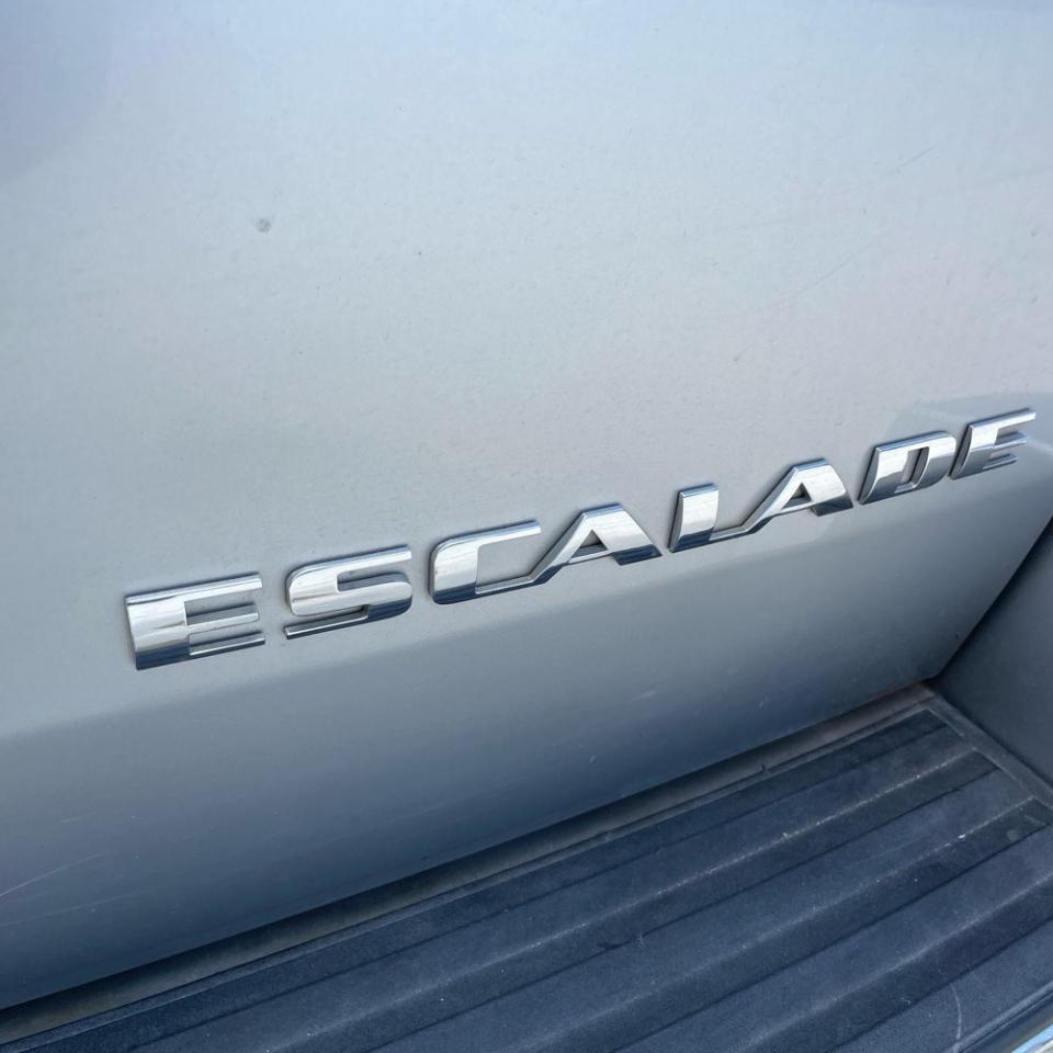Cadillac Escalade AWD 4dr Luxury 2010