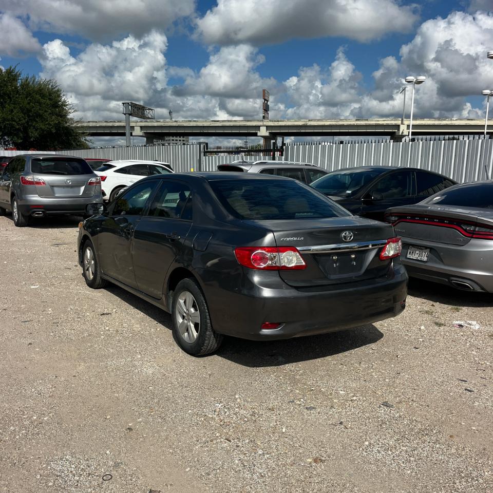 Toyota Corolla 4dr Sdn LE Auto (Natl) 2012