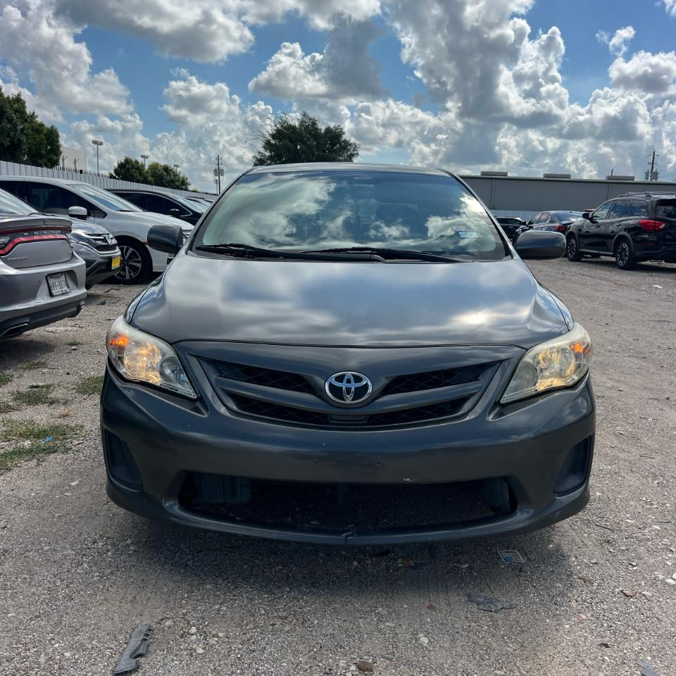 Toyota Corolla 4dr Sdn LE Auto (Natl) 2012