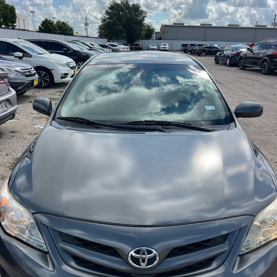 Toyota Corolla 4dr Sdn LE Auto (Natl) 2012