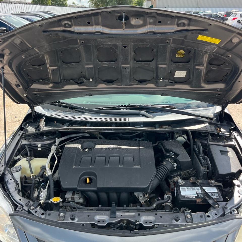 Toyota Corolla 4dr Sdn LE Auto (Natl) 2012