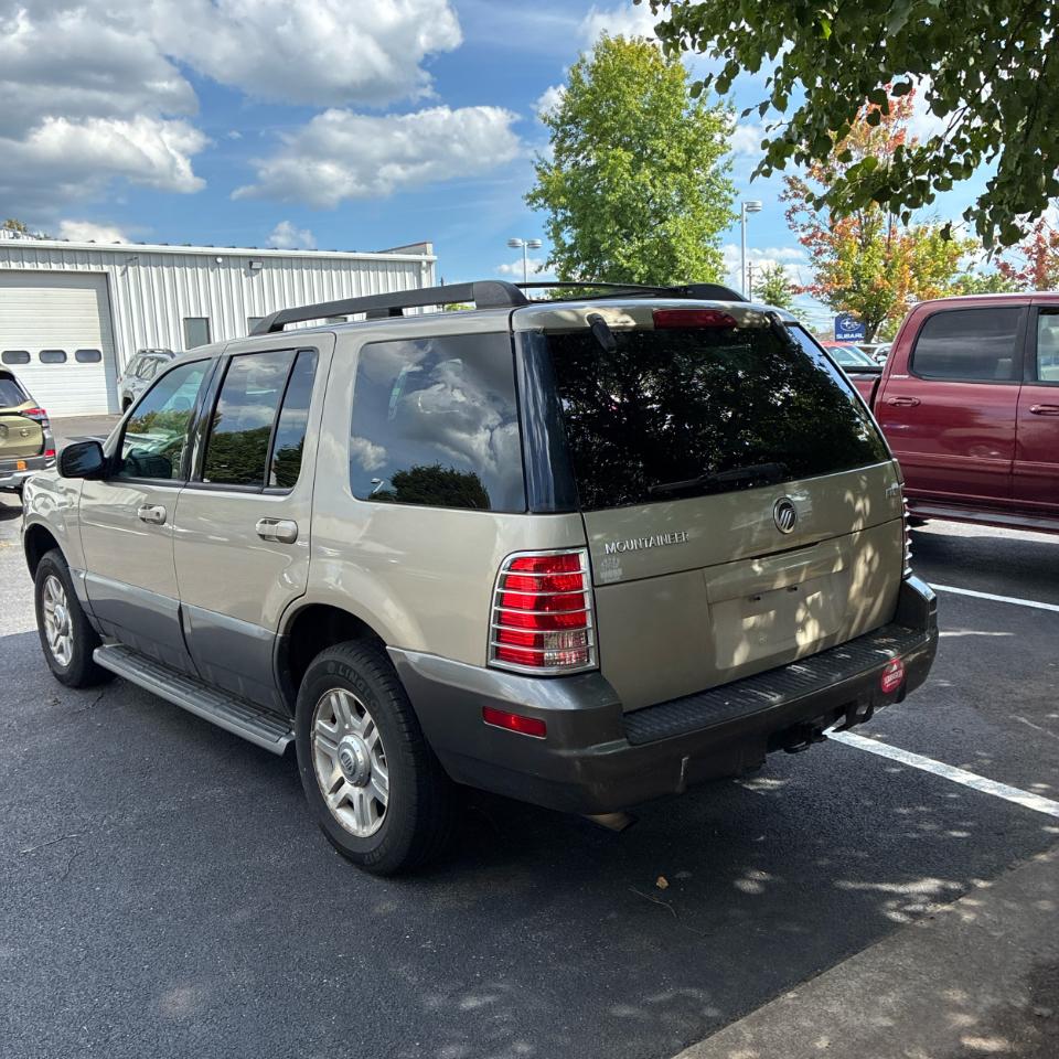 Mercury Mountaineer 4dr 114" WB Convenience AWD 2005