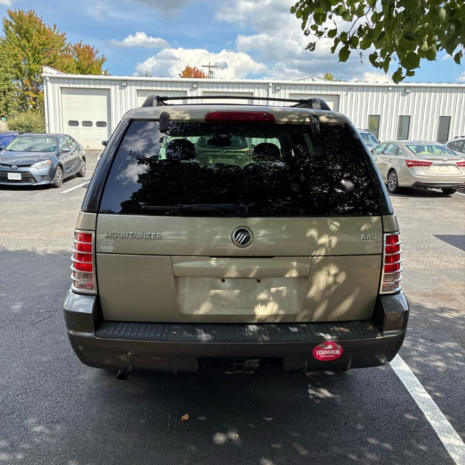 Mercury Mountaineer 4dr 114" WB Convenience AWD 2005
