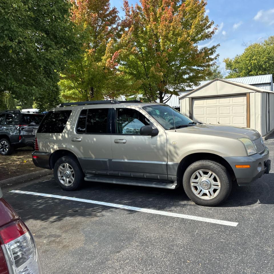 Mercury Mountaineer 4dr 114" WB Convenience AWD 2005