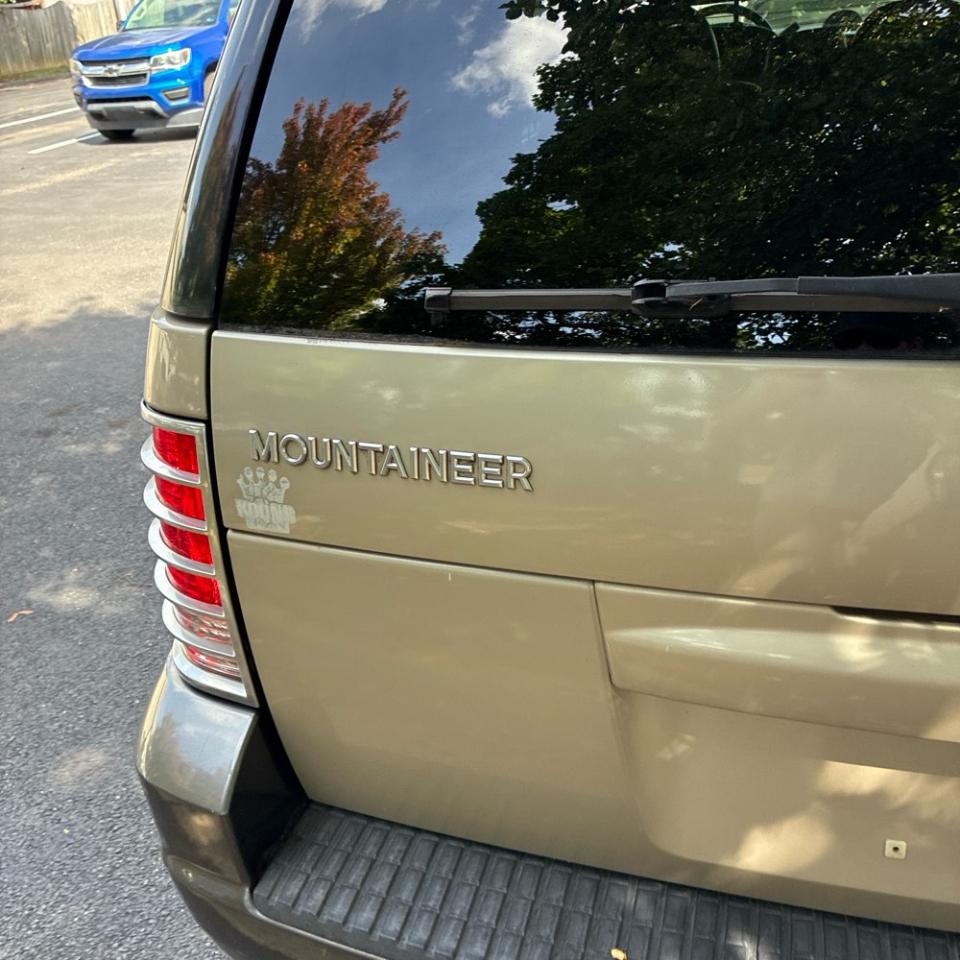 Mercury Mountaineer 4dr 114" WB Convenience AWD 2005