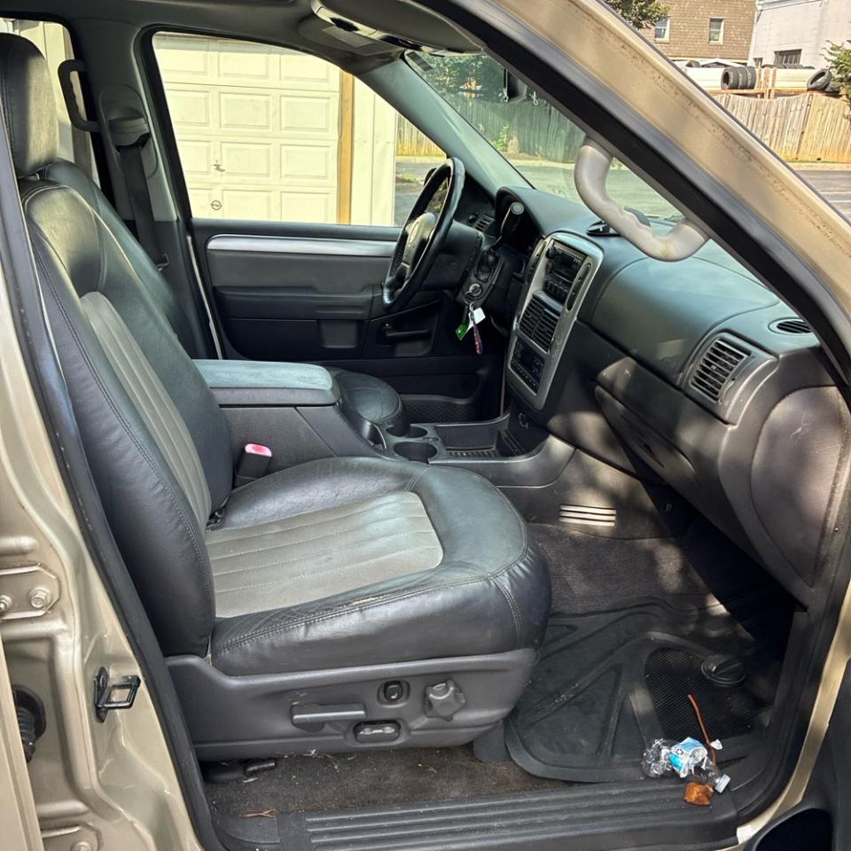 Mercury Mountaineer 4dr 114" WB Convenience AWD 2005