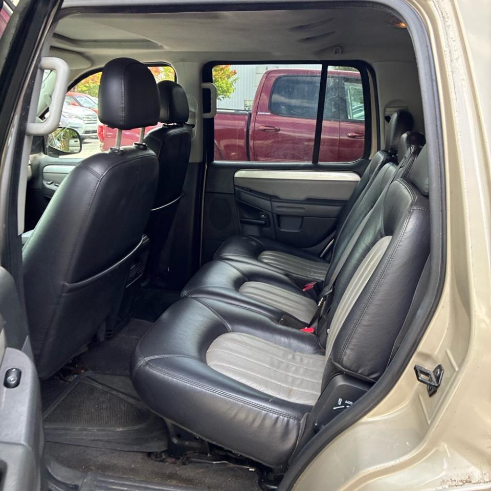Mercury Mountaineer 4dr 114" WB Convenience AWD 2005