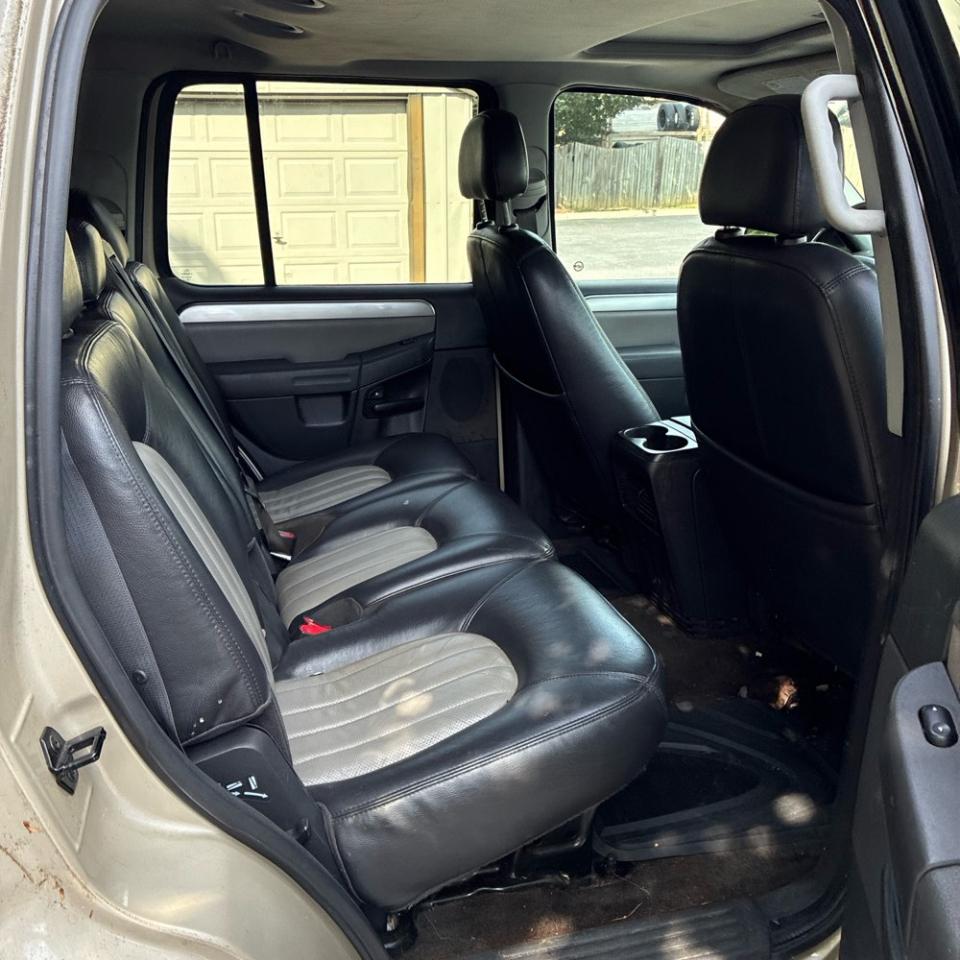 Mercury Mountaineer 4dr 114" WB Convenience AWD 2005