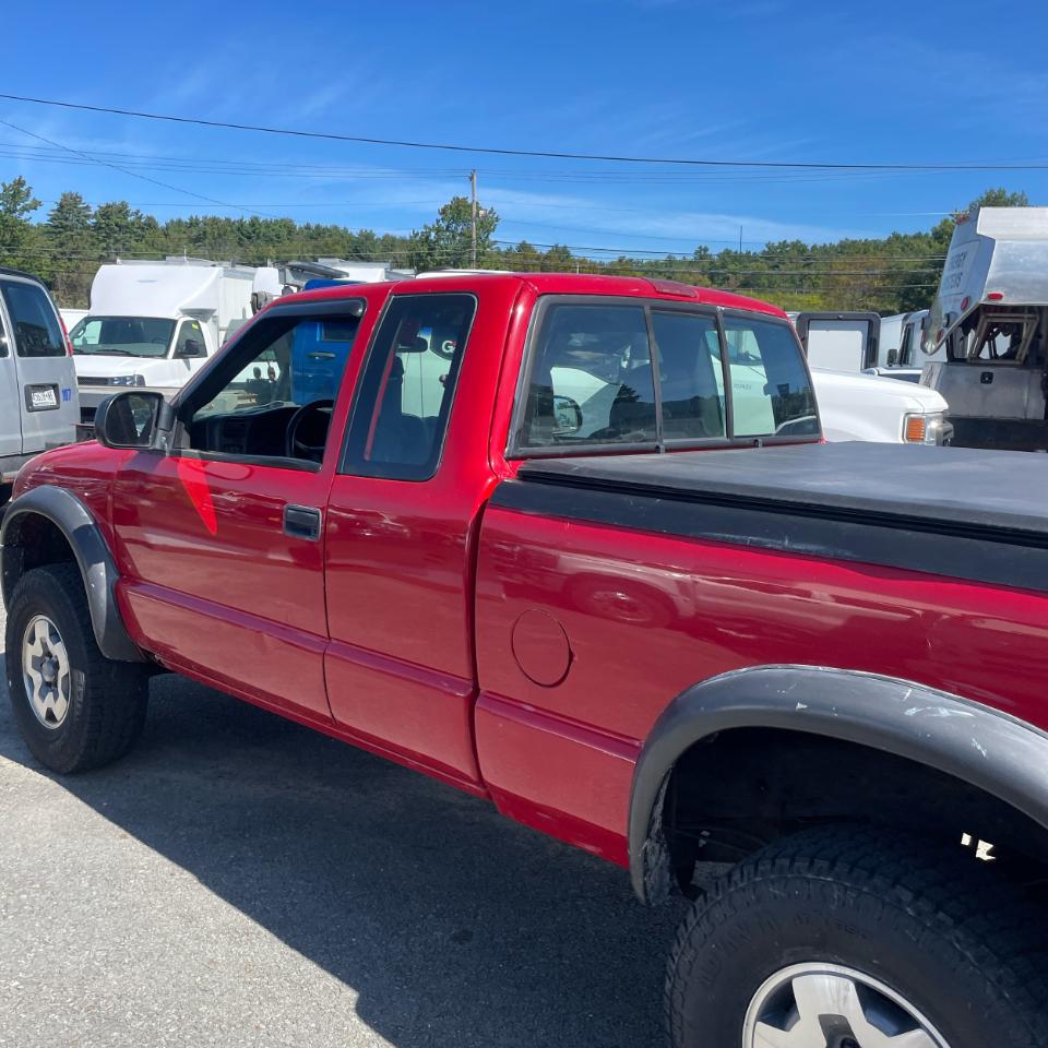 Chevrolet S-10 Ext Cab 123" WB 4WD LS 2003