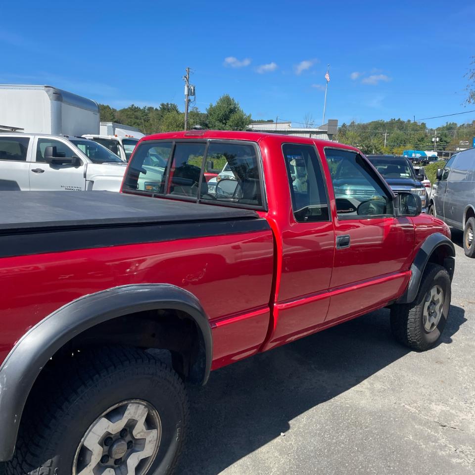 Chevrolet S-10 Ext Cab 123" WB 4WD LS 2003