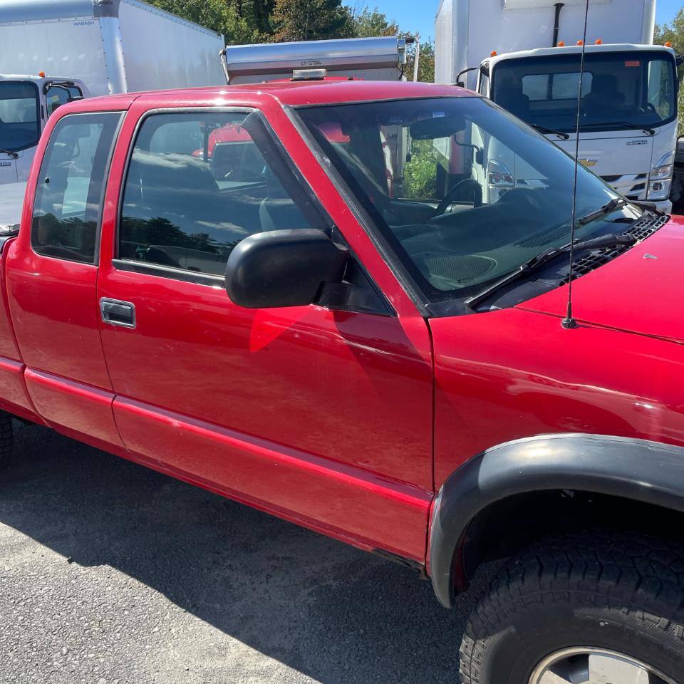Chevrolet S-10 Ext Cab 123" WB 4WD LS 2003