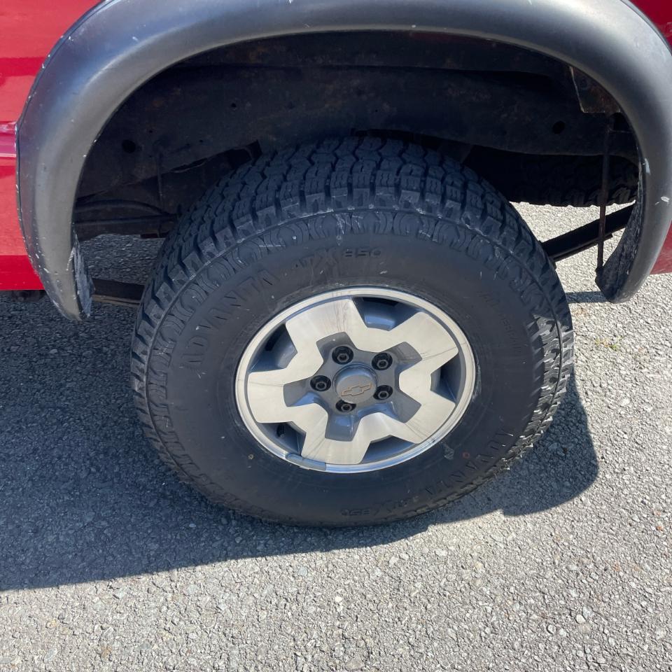Chevrolet S-10 Ext Cab 123" WB 4WD LS 2003