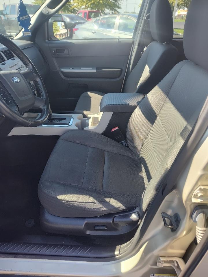 Ford Escape 4WD 4dr XLT 2012