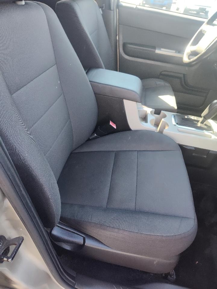 Ford Escape 4WD 4dr XLT 2012
