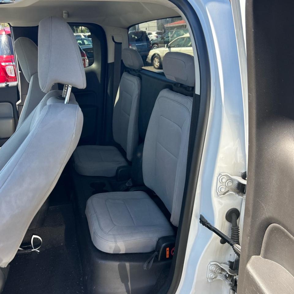 GMC Canyon 4WD Ext Cab 128.3" 2015