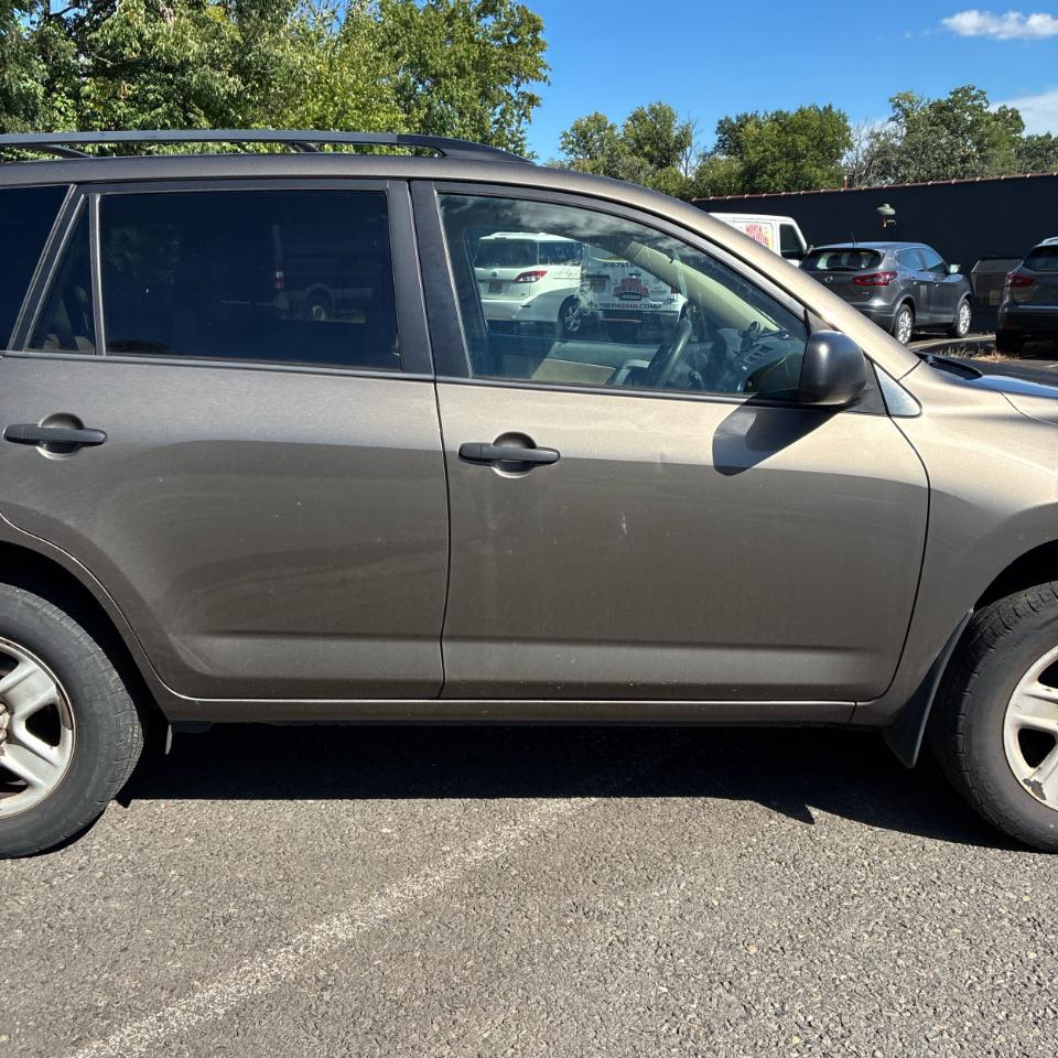Toyota RAV4 4WD 4dr 4-cyl 4-Spd AT (Natl) 2011