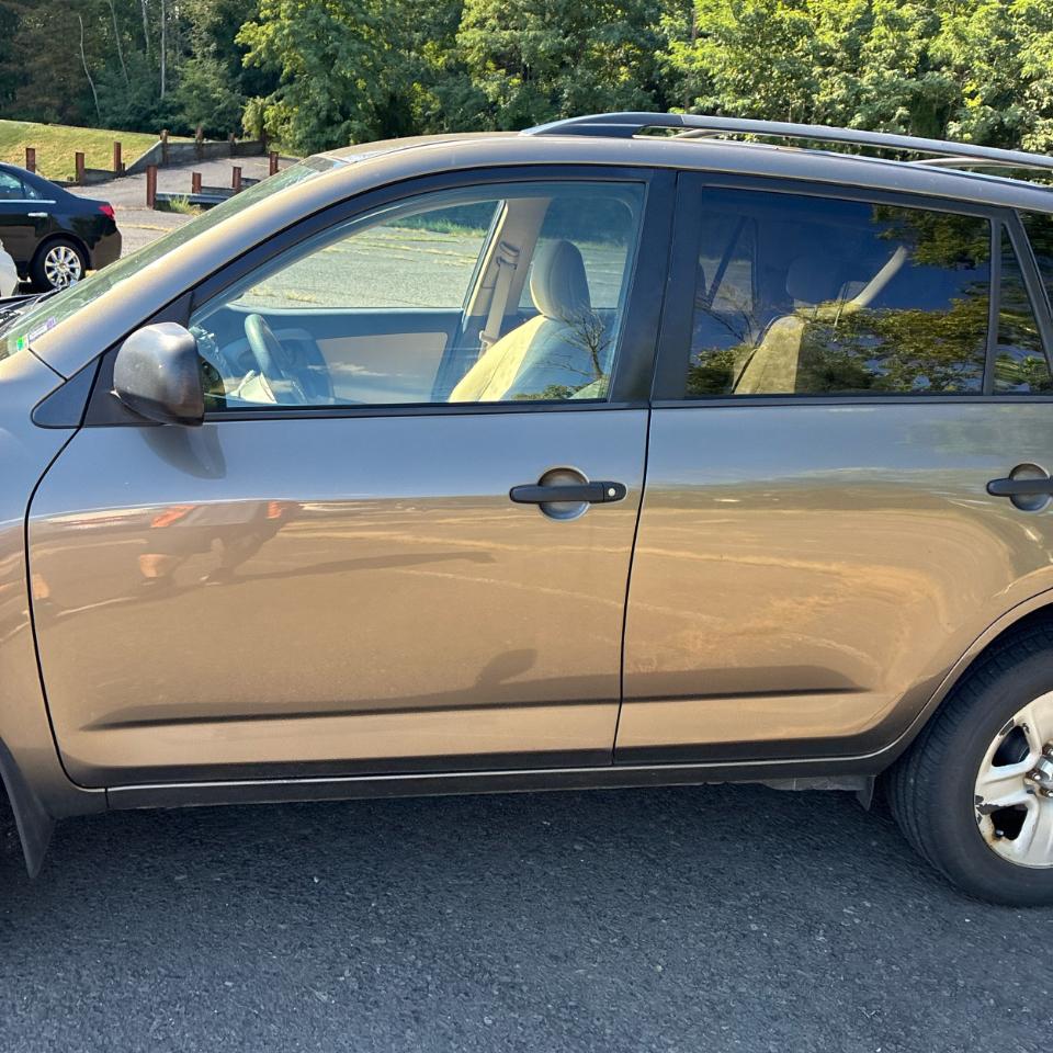 Toyota RAV4 4WD 4dr 4-cyl 4-Spd AT (Natl) 2011