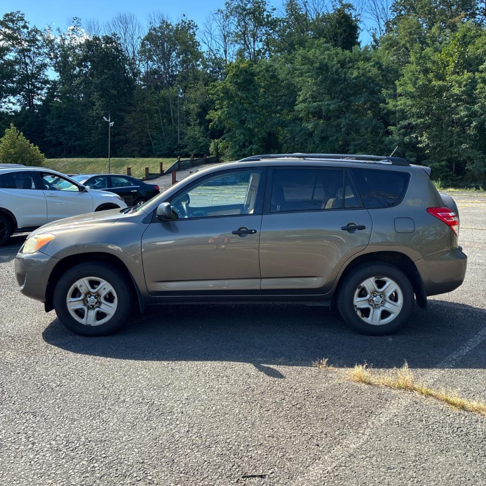 Toyota RAV4 4WD 4dr 4-cyl 4-Spd AT (Natl) 2011