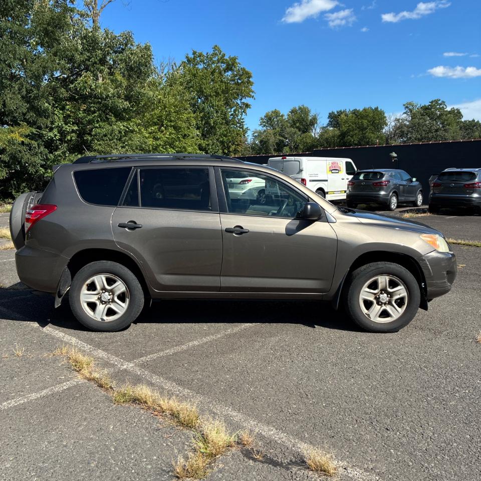 Toyota RAV4 4WD 4dr 4-cyl 4-Spd AT (Natl) 2011