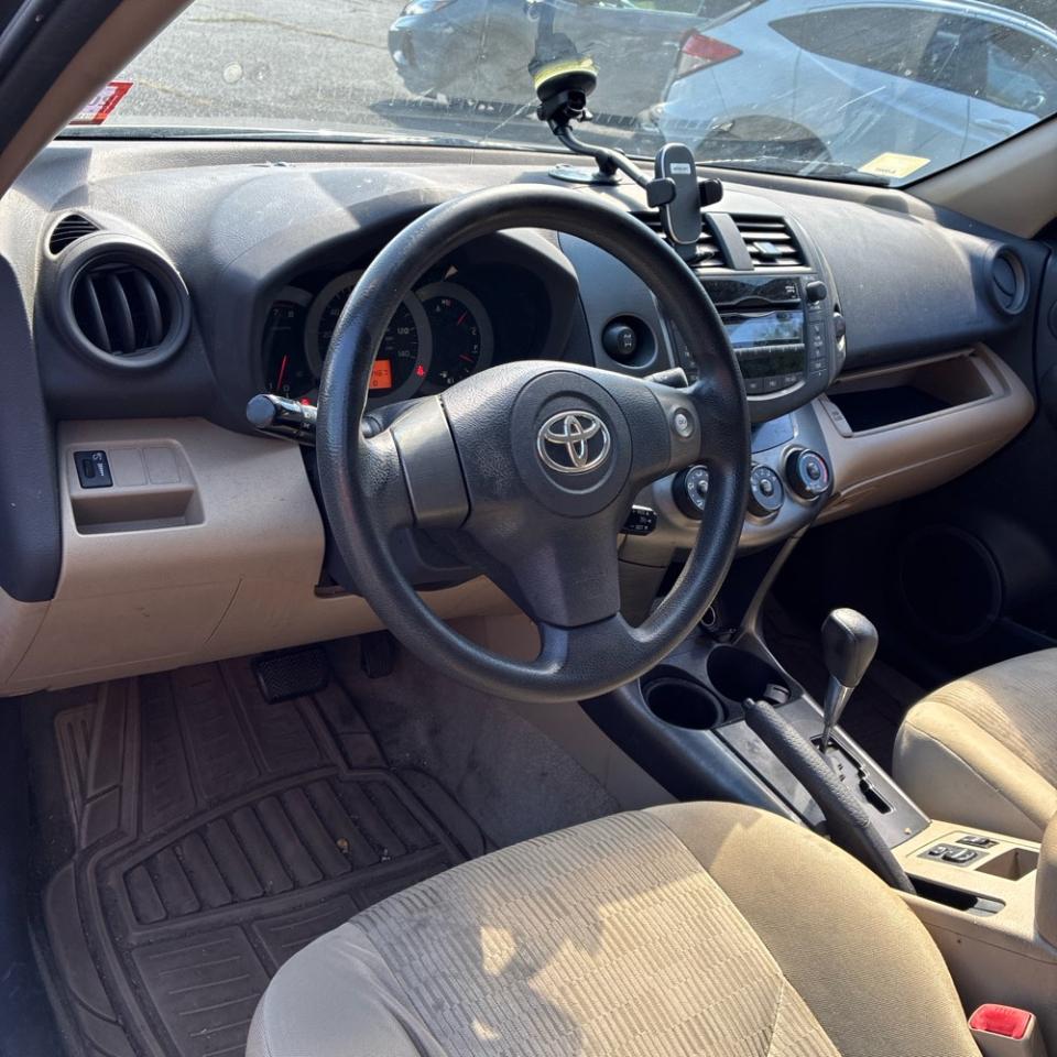 Toyota RAV4 4WD 4dr 4-cyl 4-Spd AT (Natl) 2011