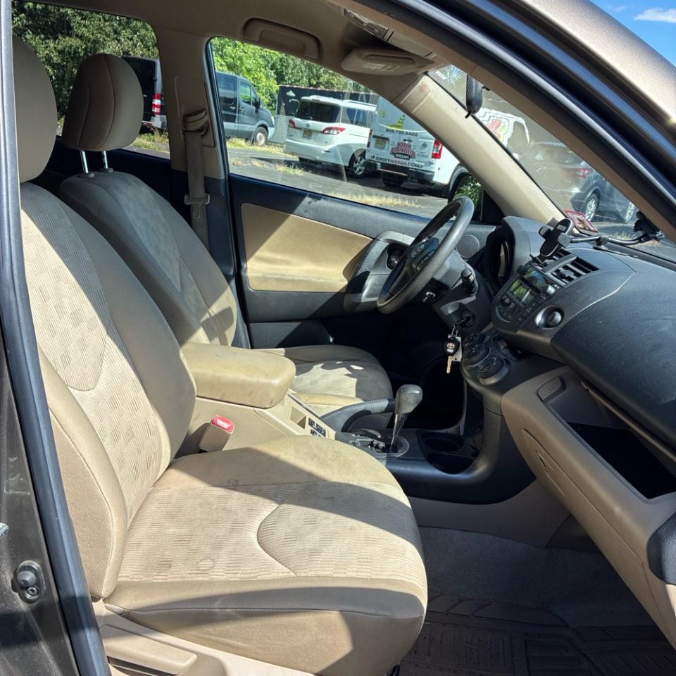 Toyota RAV4 4WD 4dr 4-cyl 4-Spd AT (Natl) 2011