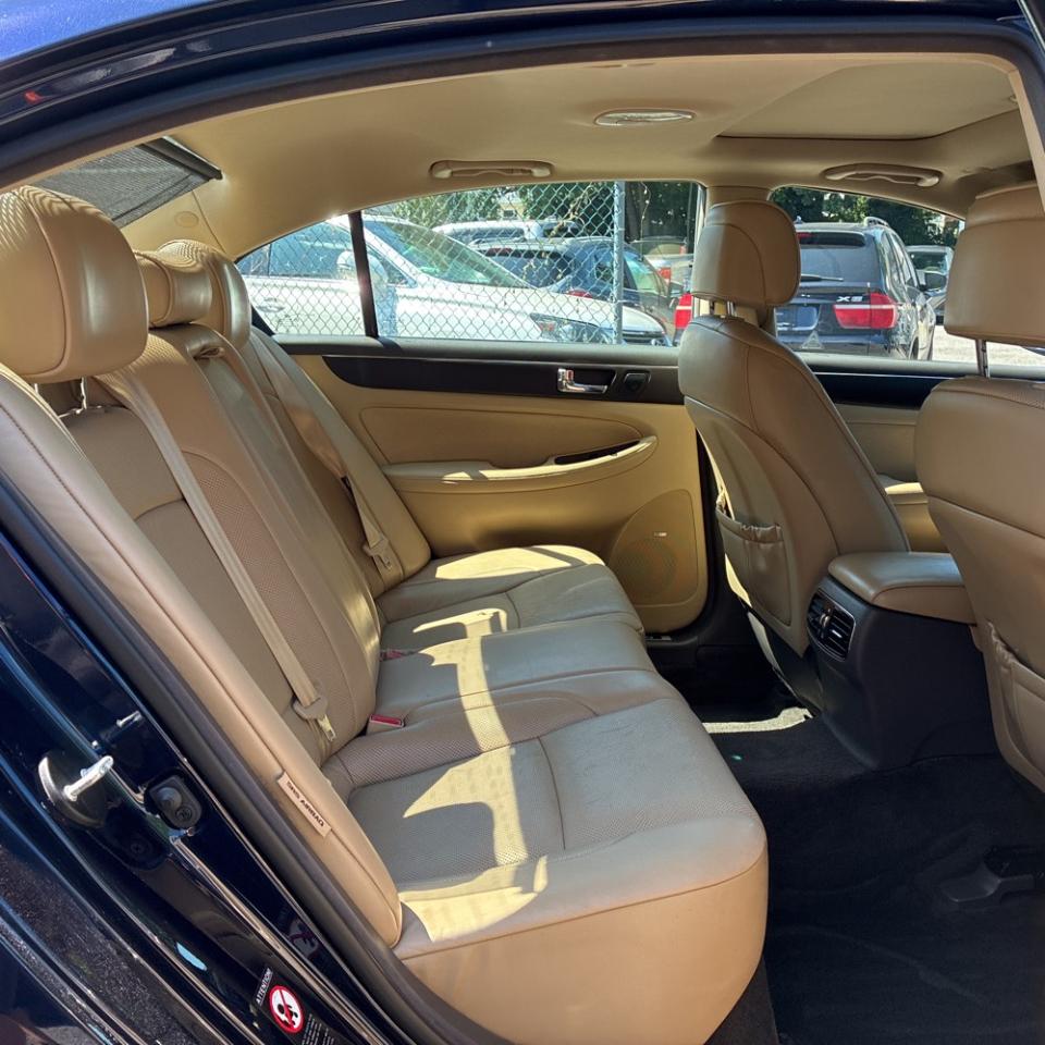 Hyundai Genesis 4dr Sdn 4.6L V8 2009