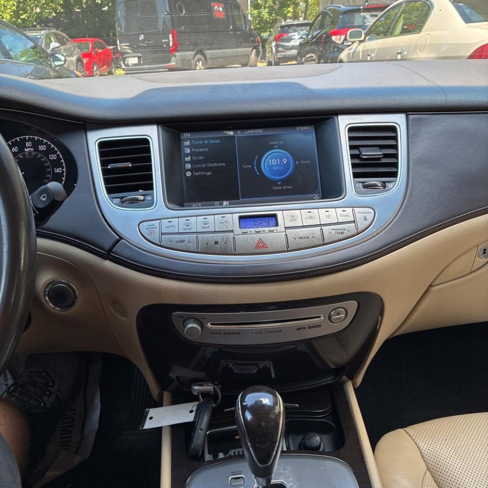 Hyundai Genesis 4dr Sdn 4.6L V8 2009