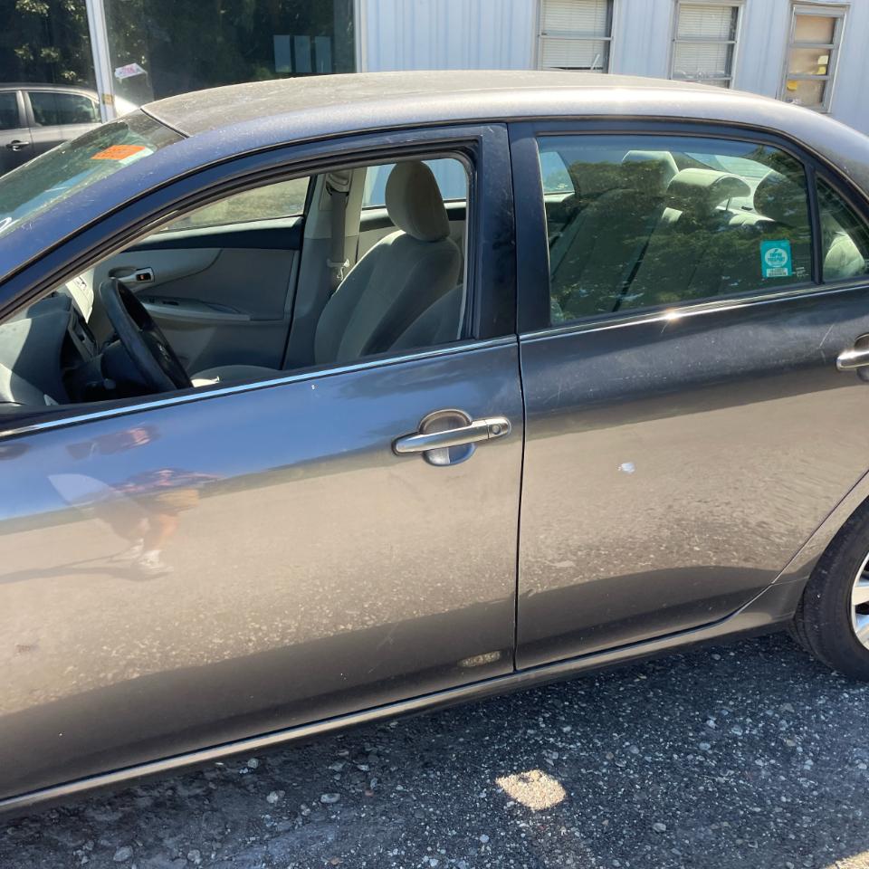 Toyota Corolla 4dr Sdn LE Auto (Natl) 2013