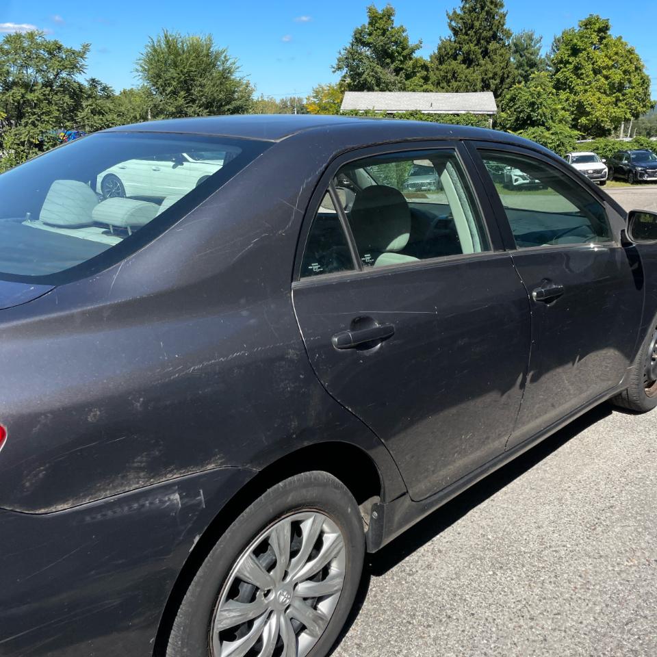 Toyota Corolla 4dr Sdn LE Auto (Natl) 2013
