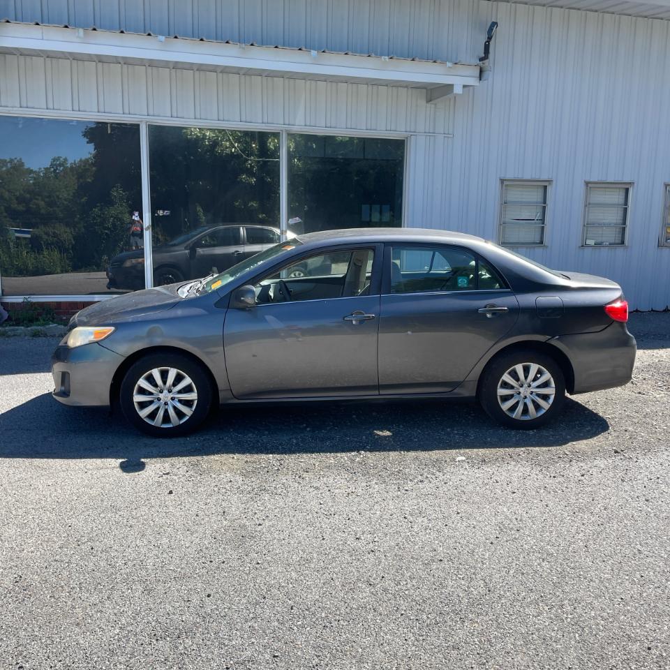 Toyota Corolla 4dr Sdn LE Auto (Natl) 2013