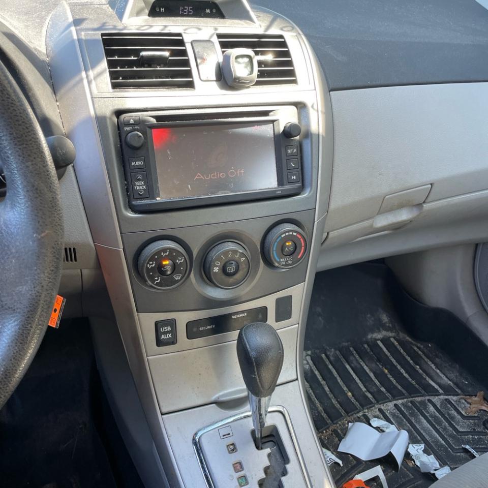 Toyota Corolla 4dr Sdn LE Auto (Natl) 2013