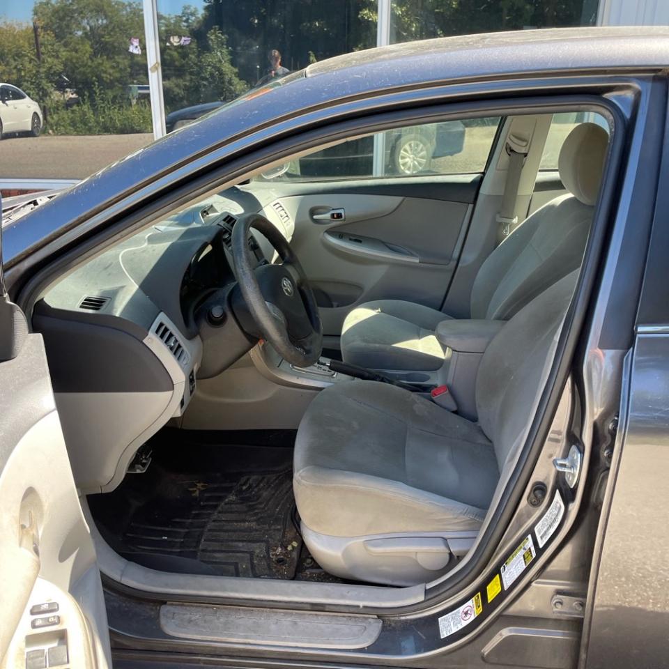 Toyota Corolla 4dr Sdn LE Auto (Natl) 2013
