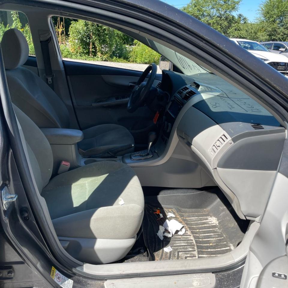 Toyota Corolla 4dr Sdn LE Auto (Natl) 2013