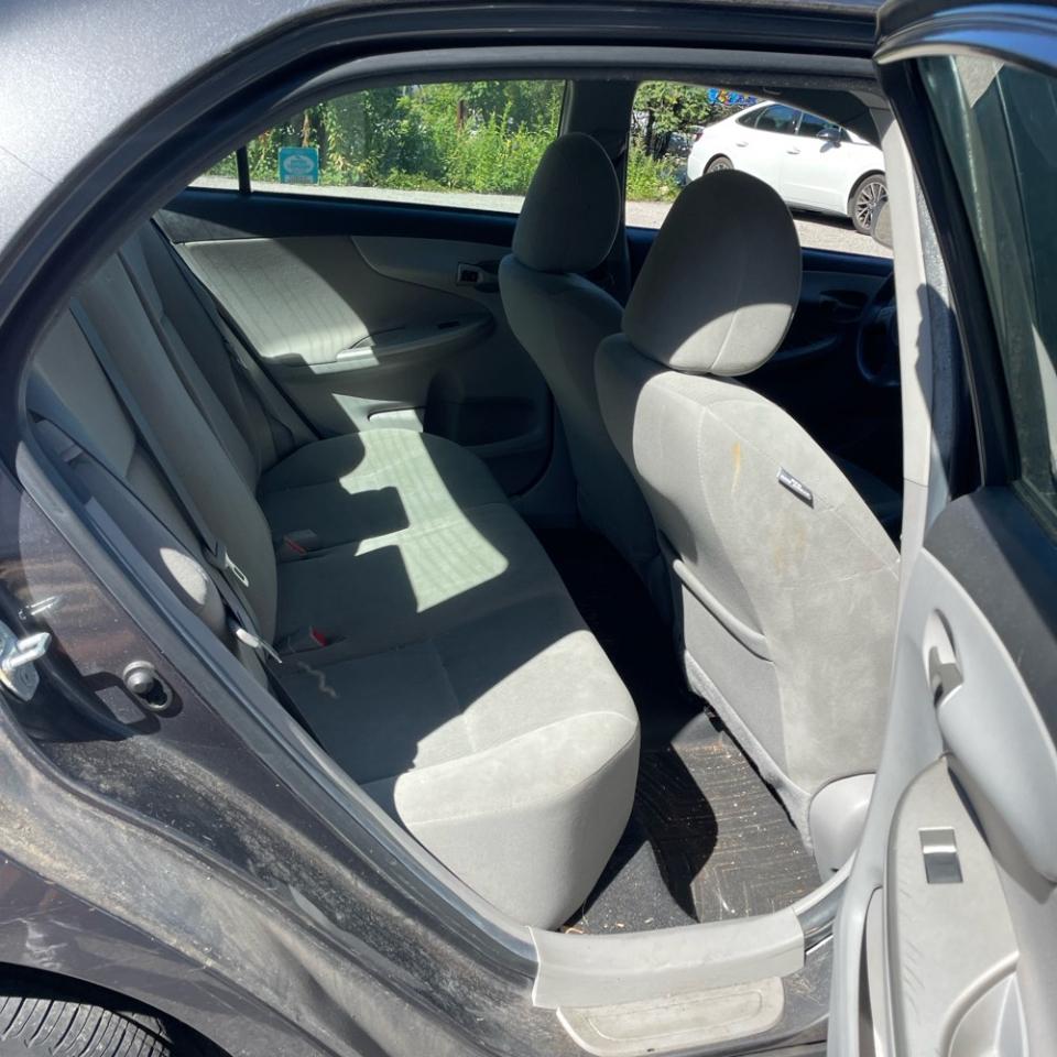 Toyota Corolla 4dr Sdn LE Auto (Natl) 2013