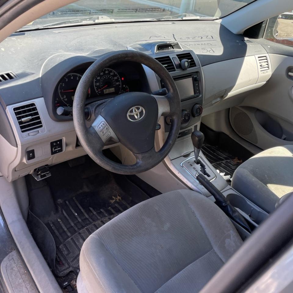 Toyota Corolla 4dr Sdn LE Auto (Natl) 2013