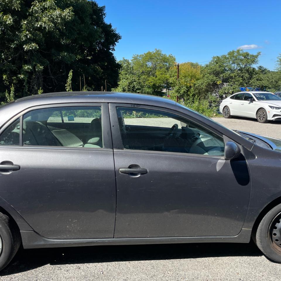 Toyota Corolla 4dr Sdn LE Auto (Natl) 2013