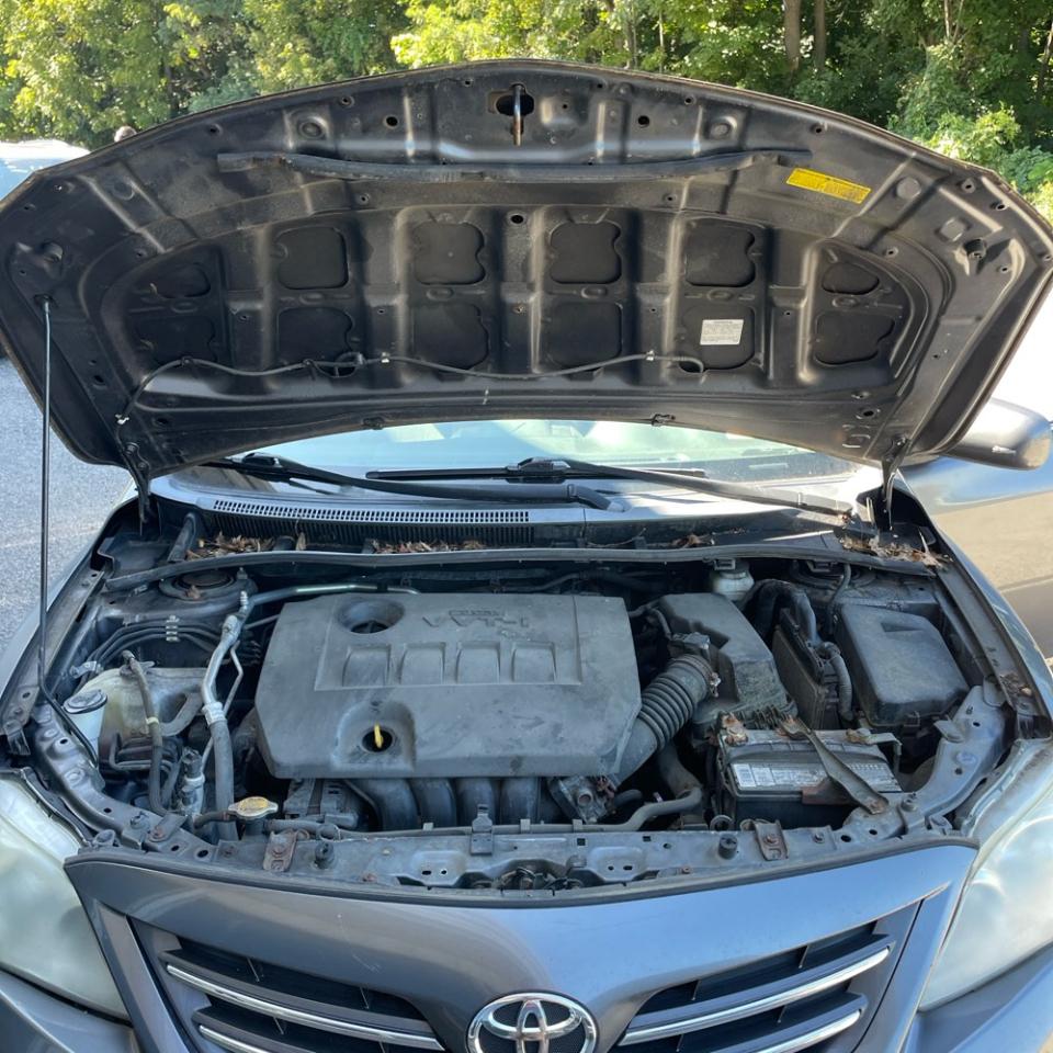 Toyota Corolla 4dr Sdn LE Auto (Natl) 2013