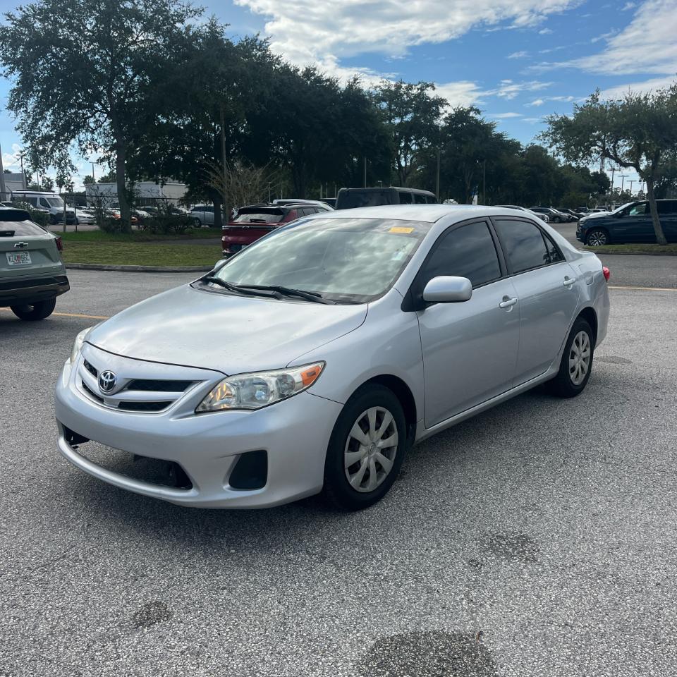 Toyota Corolla 4dr Sdn LE Auto (Natl) 2011