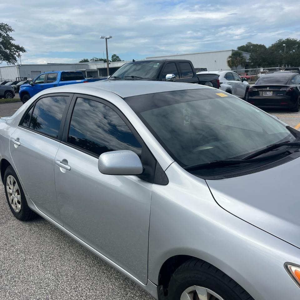 Toyota Corolla 4dr Sdn LE Auto (Natl) 2011