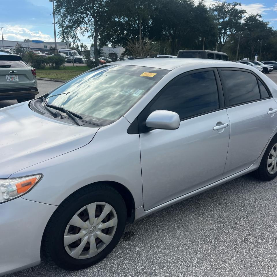 Toyota Corolla 4dr Sdn LE Auto (Natl) 2011