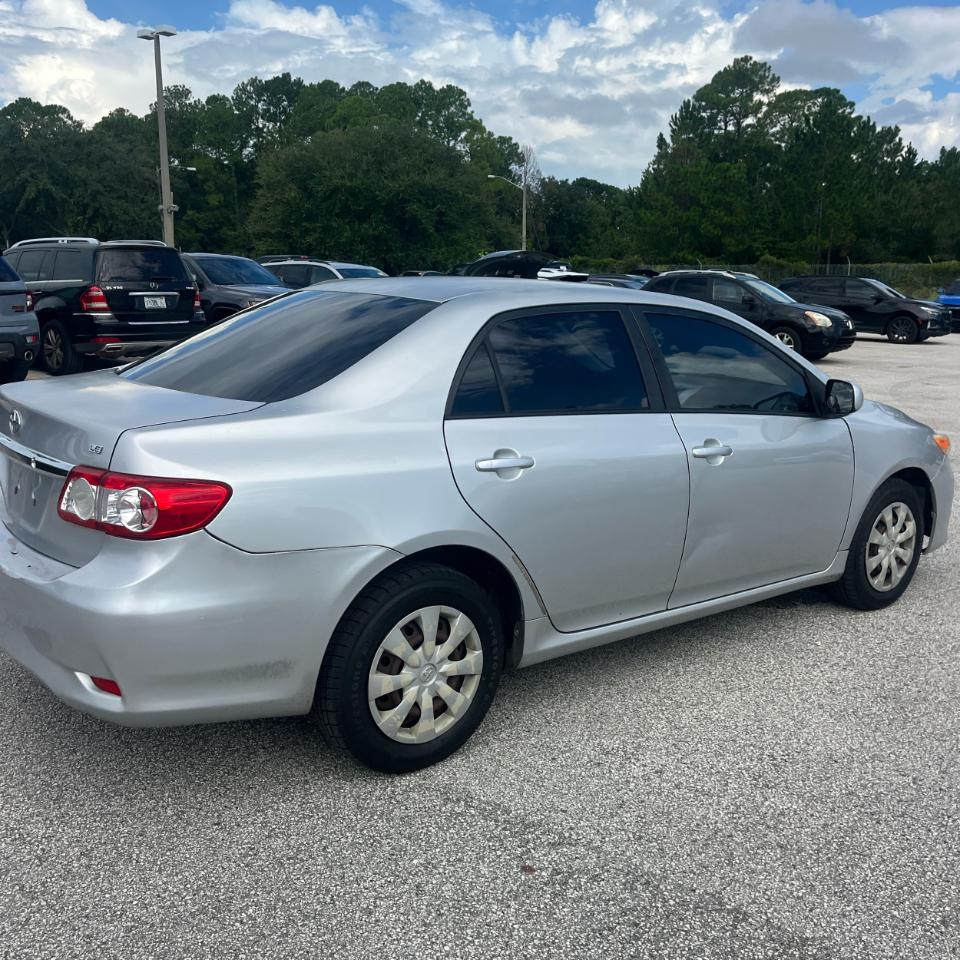 Toyota Corolla 4dr Sdn LE Auto (Natl) 2011