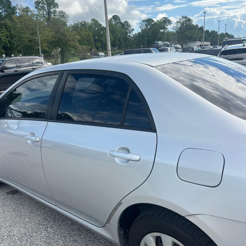 Toyota Corolla 4dr Sdn LE Auto (Natl) 2011