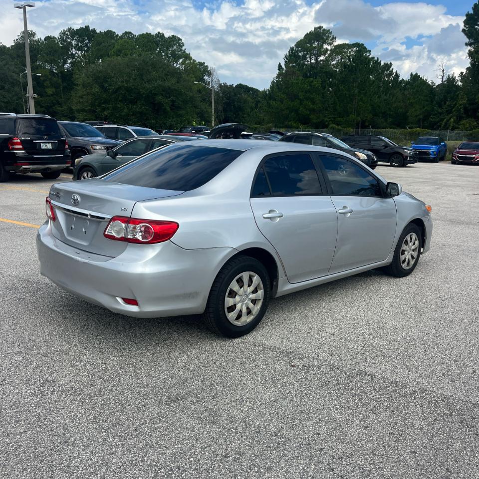 Toyota Corolla 4dr Sdn LE Auto (Natl) 2011