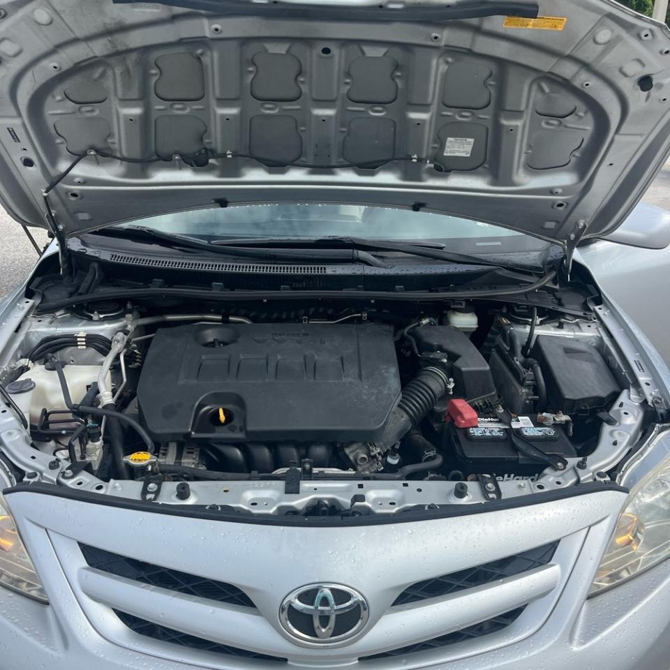 Toyota Corolla 4dr Sdn LE Auto (Natl) 2011